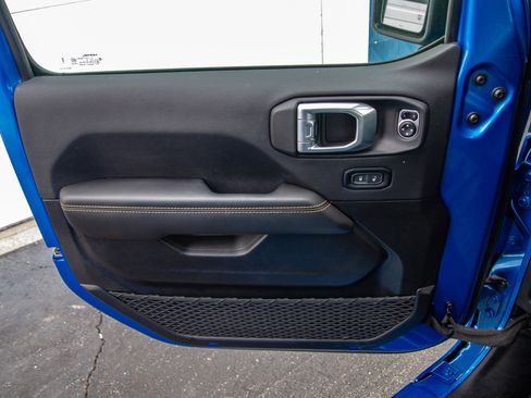 Used 2024 Jeep Wrangler Sahara w/ Technology Group image 11