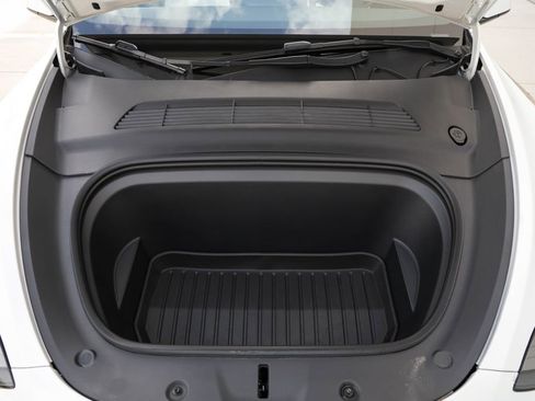 Used 2023 Tesla Model Y Long Range image 17