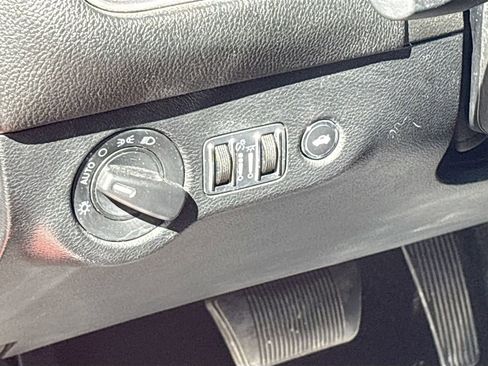 Used 2023 Dodge Challenger R/T RWD image 10