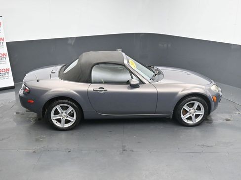 Used 2006 MAZDA MX-5 Miata Touring image 28