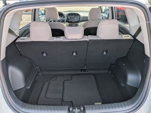 Used 2025 Kia Soul LX w/ LX Technology Package FWD image 13