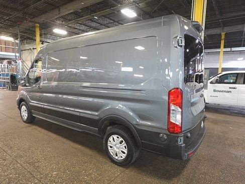 Used 2024 Ford E-Transit 148 Medium Roof image 3