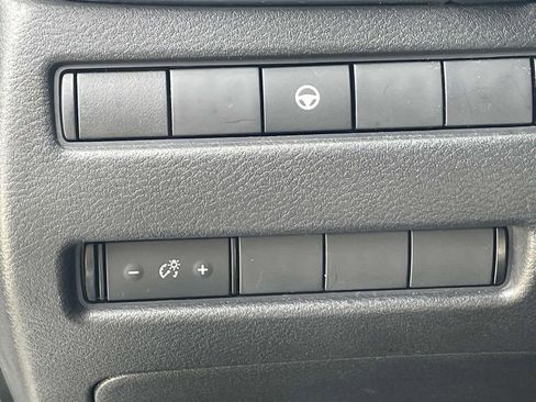 Used 2021 Nissan Rogue SV image 17