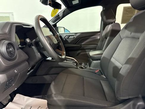 Used 2024 Chevrolet Colorado Trail Boss w/ Technology Package AWD/4WD image 15