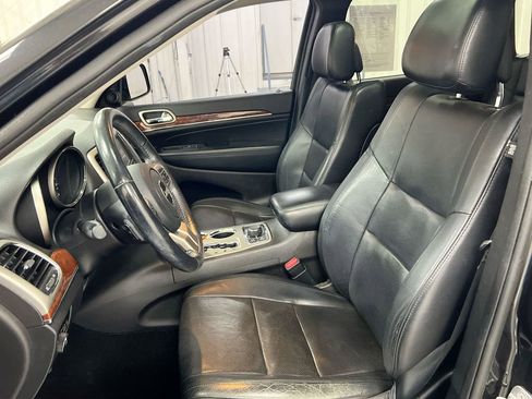 Used 2013 Jeep Grand Cherokee Limited w/ Luxury Group II image 19