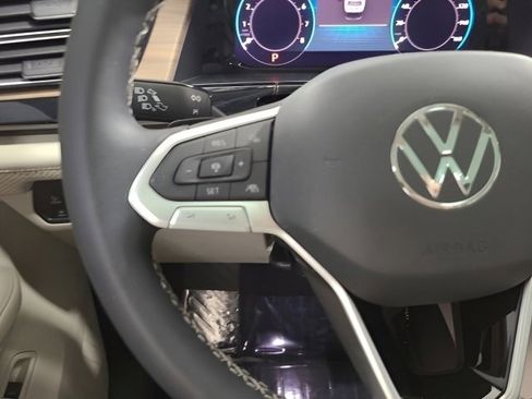 Used 2024 Volkswagen Atlas SE w/ Panoramic Sunroof Package AWD/4WD image 29