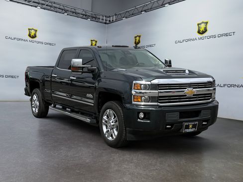 Used 2018 Chevrolet Silverado 2500 High Country w/ Duramax Plus Package AWD/4WD image 7