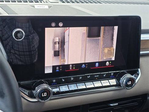 Used 2023 GMC Canyon Denali image 17