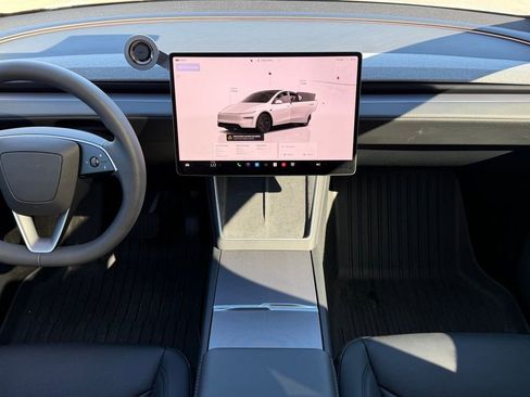 Used 2026 Tesla Model Y Long Range image 9