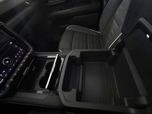 Used 2025 GMC Yukon AT4 Ultimate image 44