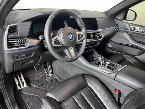 Used 2019 BMW X5 xDrive50i w/ M Sport Package image 4