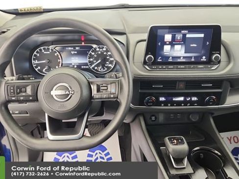 Used 2024 Nissan Rogue SV image 15