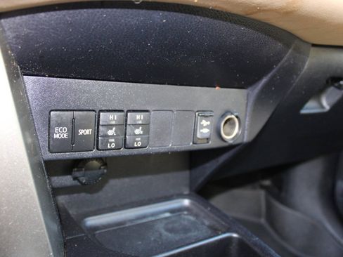 Used 2013 Toyota RAV4 Limited AWD/4WD image 17