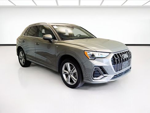 Used 2021 Audi Q3 2.0T Premium w/ Convenience Package AWD/4WD image 3