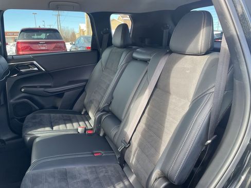 Used 2024 Mitsubishi Outlander SE image 31