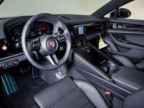 New 2026 Porsche Panamera 4 image 4