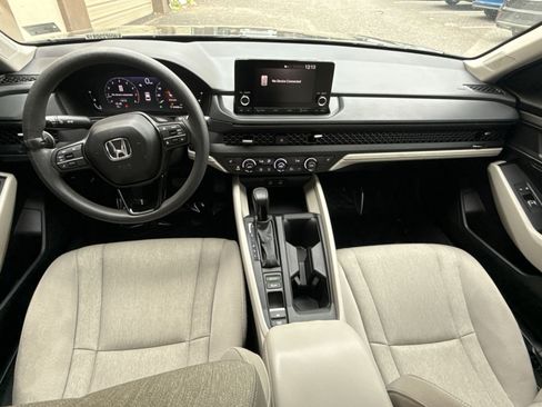 Used 2025 Honda Accord SE image 22