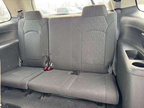 Used 2016 GMC Acadia SLE image 17