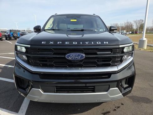 Used 2025 Ford Expedition Platinum w/ Driver's Package image 3