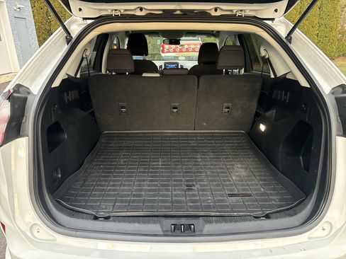 Used 2022 Ford Edge SE w/ Black Appearance Package image 5
