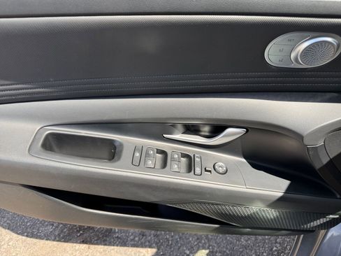 Used 2025 Hyundai Elantra Limited FWD image 18
