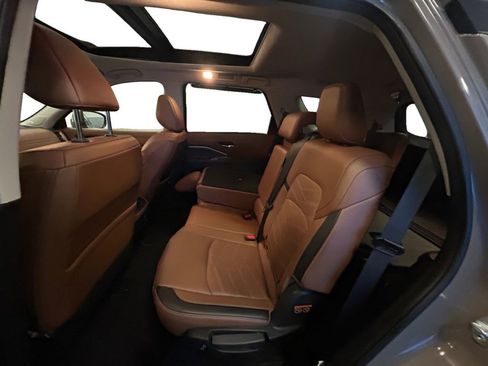 Used 2024 Nissan Pathfinder Platinum w/ Cargo Package image 14