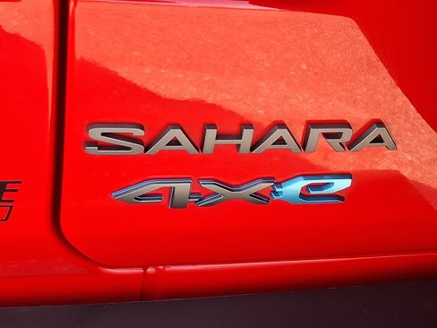 Used 2025 Jeep Wrangler Unlimited Sahara AWD/4WD image 30