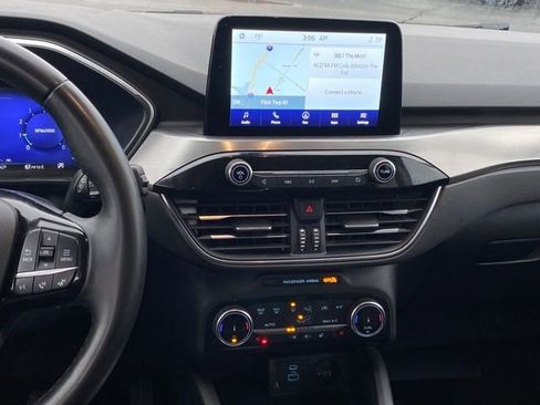 Used 2022 Ford Escape Titanium image 9