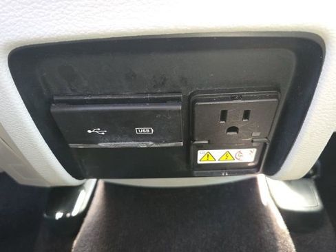 Used 2019 Jeep Cherokee Limited FWD image 20