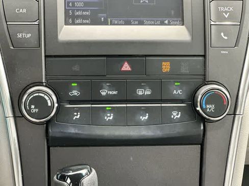 Used 2017 Toyota Camry LE FWD image 12