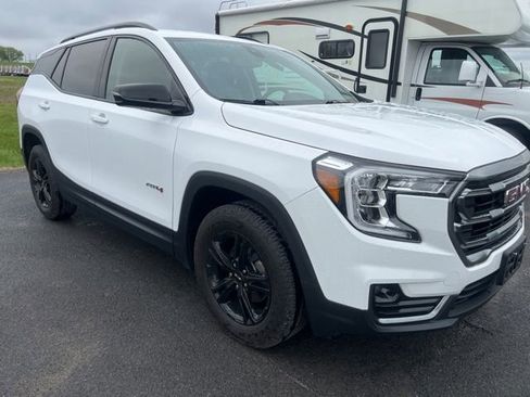 Used 2024 GMC Terrain AT4 AWD/4WD image 2