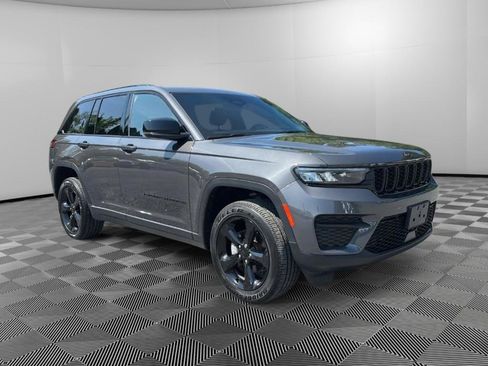 Used 2023 Jeep Grand Cherokee Altitude AWD/4WD image 2