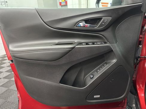 Used 2024 Chevrolet Equinox Premier image 19
