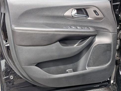 New 2027 Chrysler Pacifica Select FWD image 14