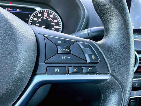 Used 2024 Nissan Sentra SV image 17