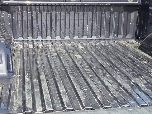 Used 2024 GMC Sierra 1500 SLT image 8