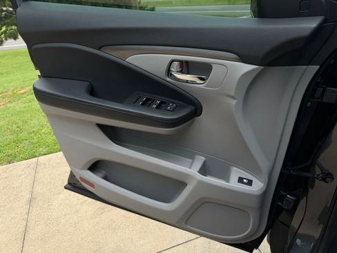 Used 2020 Honda Pilot EX image 24