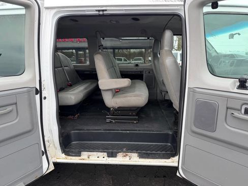 Used 2009 Ford E-350 and Econoline 350 Extended Wagon Super Duty image 12