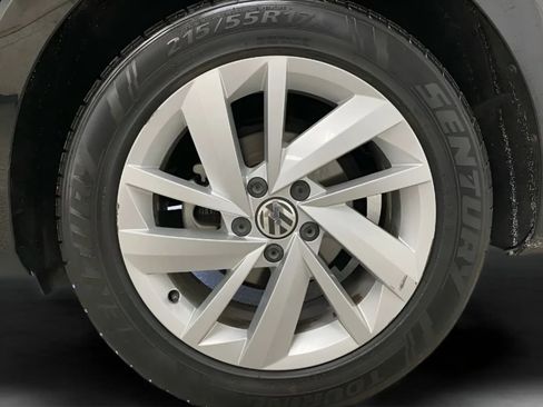 Used 2018 Volkswagen Passat 2.0T SE FWD image 25