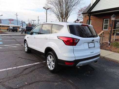 Used 2019 Ford Escape SE image 5