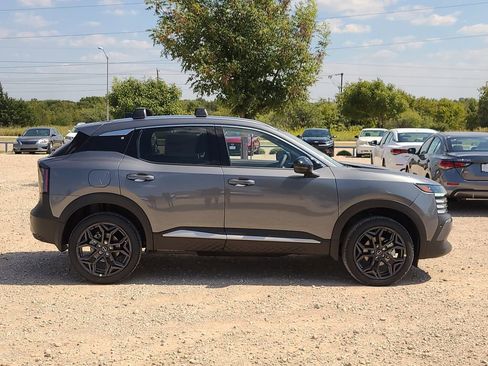 New 2026 Nissan Kicks SR w/ Illumination Package FWD image 4