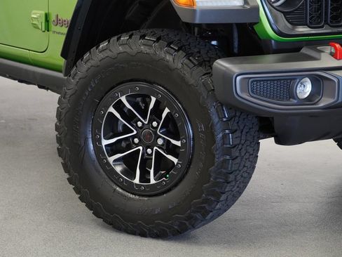 Used 2025 Jeep Wrangler Unlimited Rubicon w/ XTREMEE 35" Tire Package AWD/4WD image 9