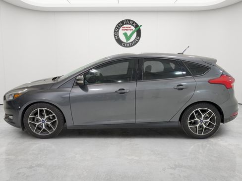 Used 2018 Ford Focus SEL FWD image 2