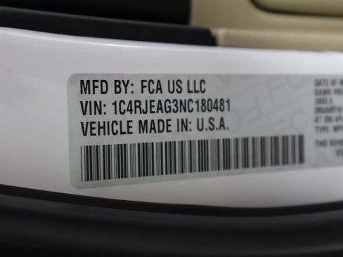 Used 2022 Jeep Grand Cherokee Laredo E RWD image 40