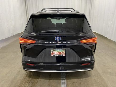 Certified 2024 Toyota Sienna Platinum image 5