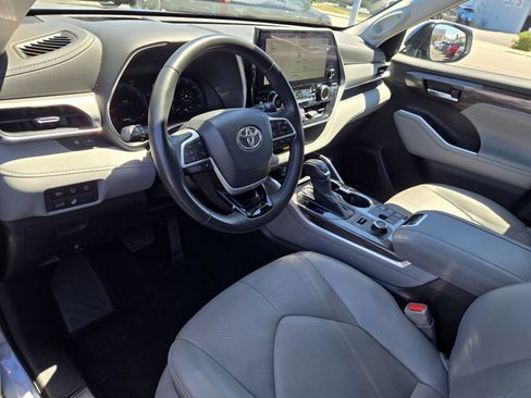 Used 2023 Toyota Highlander Platinum AWD/4WD image 10