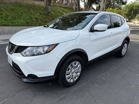 Used 2019 Nissan Rogue Sport S image 3