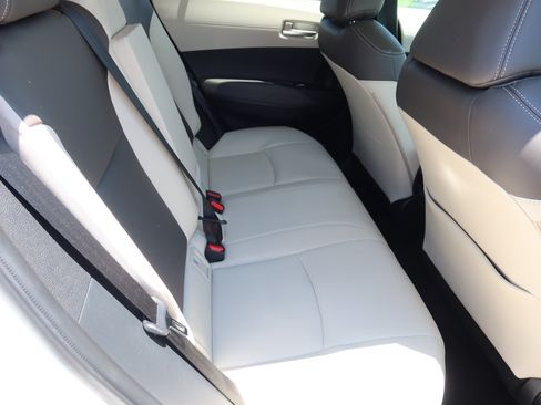 Used 2023 Toyota Corolla Cross XLE w/ Convenience Package FWD image 9