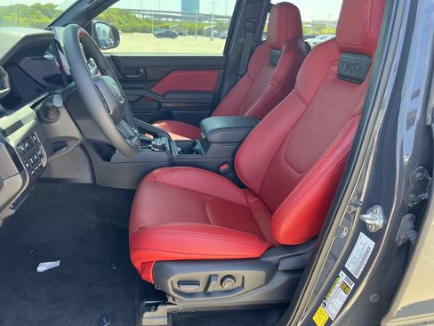 Used 2025 Toyota Tacoma TRD Pro AWD/4WD image 6