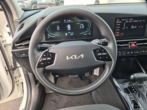 Used 2025 Kia Niro LX FWD image 22